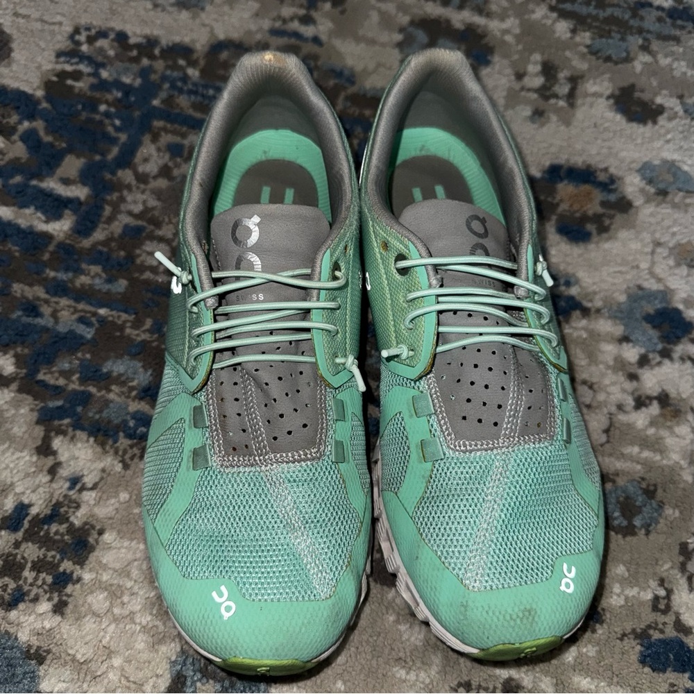 On Running Women's Athletic Shoes in Mint and Gray - Picture 4 of 9